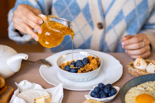 Muesli com frutas e mel Café da manhã Fitness Café da manhã Iogurte grego com cereais e mel