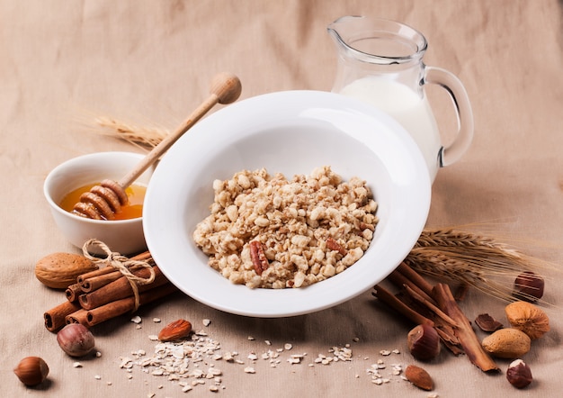 Muesli com leite e mel