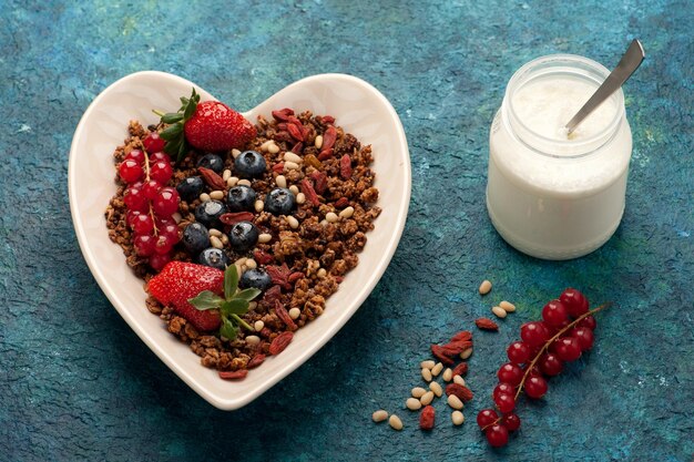 Muesli e frutas frescas para vista superior do café da manhã