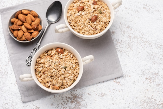 Müsli, Haferflocken mit Mandeln