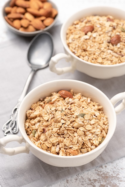 Müsli, Haferflocken mit Mandeln