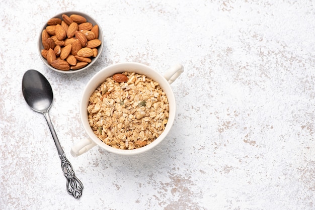 Müsli, Haferflocken mit Mandeln