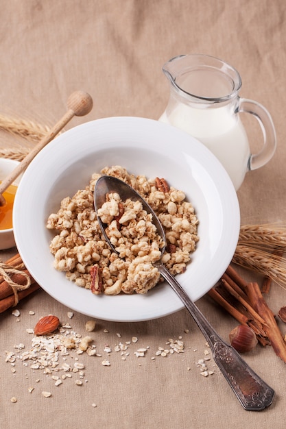 Muesli con leche y miel