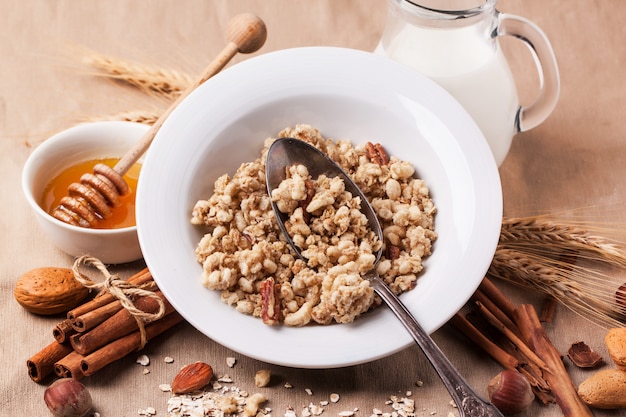 Muesli con leche y miel