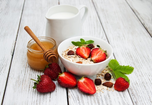 Müsli mit Erdbeeren