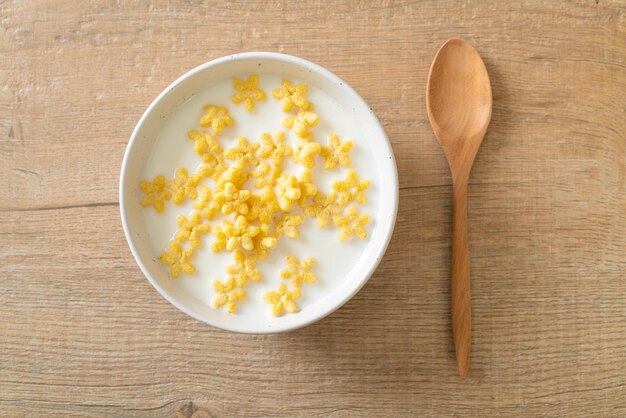 Müsli mit frischer Milch