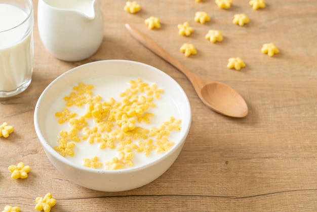 Müsli mit frischer Milch