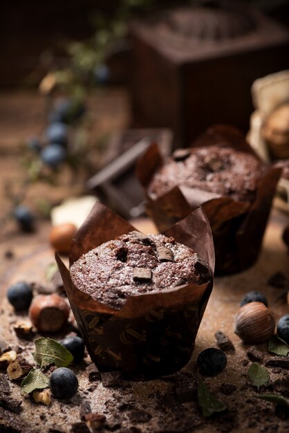 Muffin de chocolate con chips de chocolate cerrar