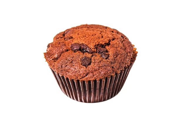 Muffin de chocolate com hortelã em uma mesa de madeira