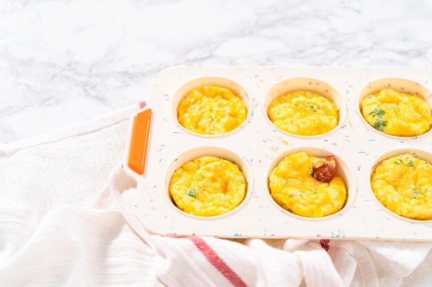 Muffin de ovo com bacon e queijo