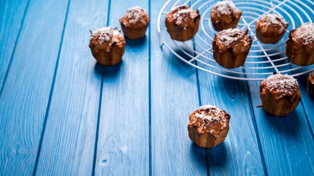 Muffins. Backen mit Kokosraspeln