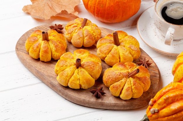 Muffins de calabaza y varias calabazas