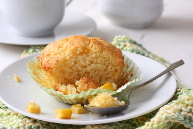 Muffins caseiros sem glúten de farinha de milho