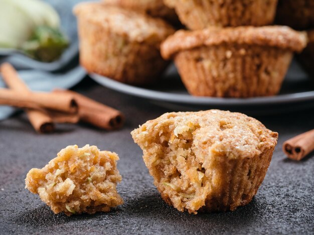 Muffins com abóboras, cenouras, maçã e canela