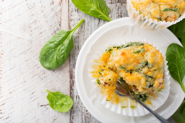 Muffins com espinafre, batata doce e queijo