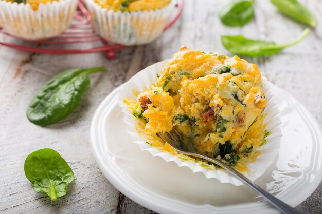 Muffins com espinafre, batata doce e queijo