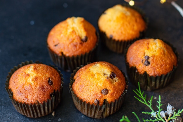 Muffins Cupcakes hausgemachte Backkuchen auf dem Tisch