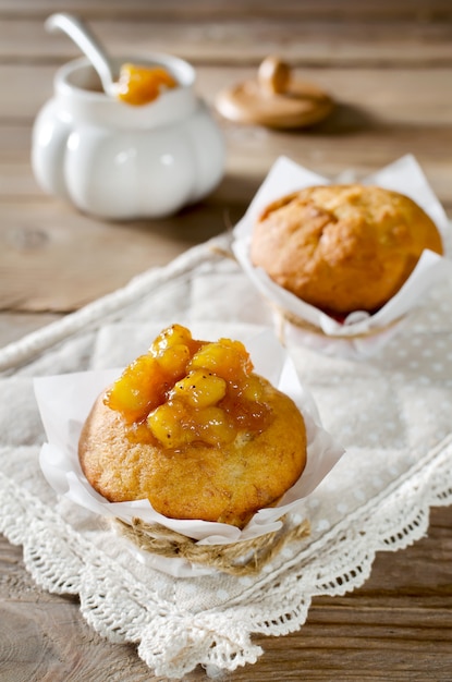 Muffins de banana com geléia de banana