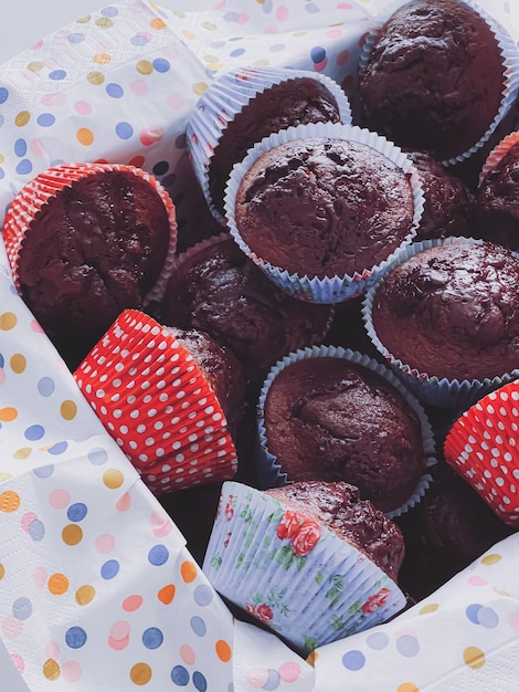 Muffins de chocolate como sobremesa doce bolos caseiros receita comida e cozimento