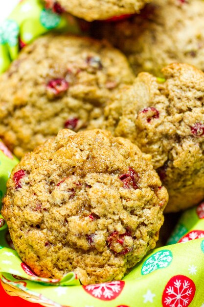 Muffins de cranberry caseiros assados no café da manhã de Natal.