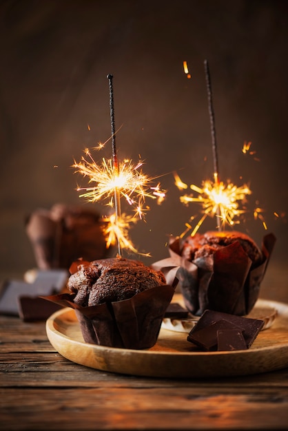 Muffins de doce com choccolate e diamante