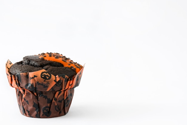 Muffins de Halloween aislados en blanco