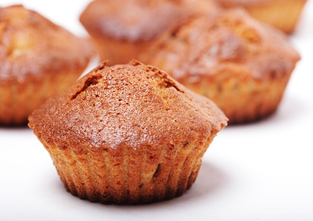 Muffins isolados no branco