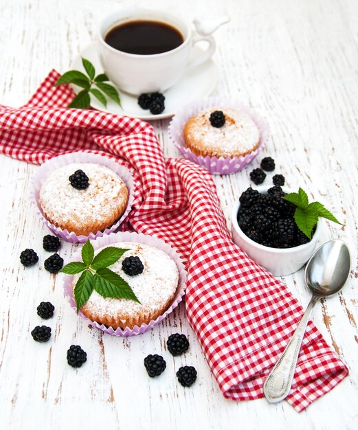 Muffins mit Brombeeren