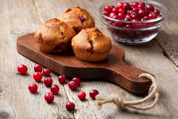 Muffins mit Preiselbeeren