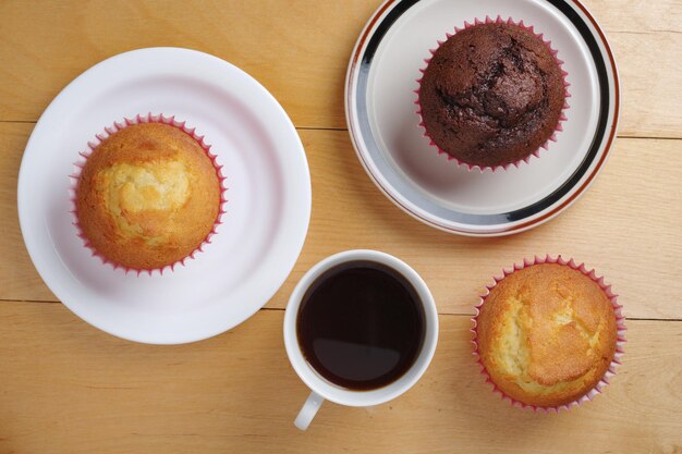 Muffins und Kaffee