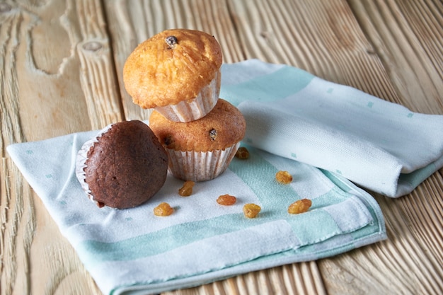 Foto muffins de zanahoria deliciosos caseros frescos con frutos secos y nueces