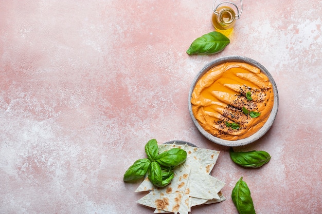 Muhammara traditionelle arabische Vorspeise gebackene Paprika und Walnüsse