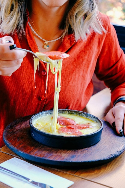 Muhlama - papilla de maíz con queso.