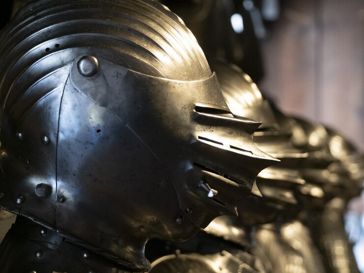 Foto muitas armaduras de metal de ferro medieval