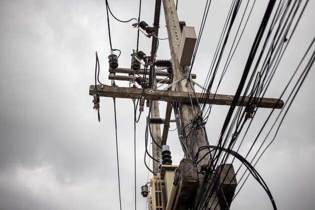 Muitas linhas de cabos, conjunto caótico de fios entrelaçados