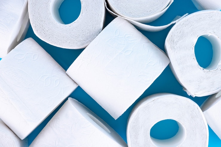Foto muitos rolos de papel higiênico. papel higiênico macio. vista do topo