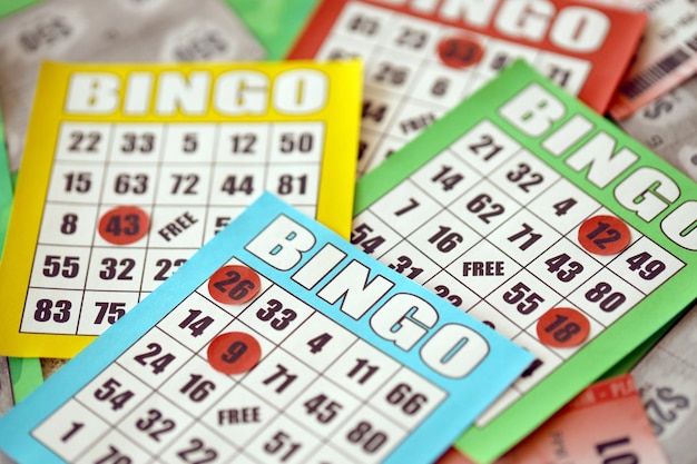 Muitas Cartas Para Um Jogo De Tabuleiro De Bingo Ou Loto Num Fundo Leve.  Foto de Stock - Imagem de colheita, interesse: 278898392