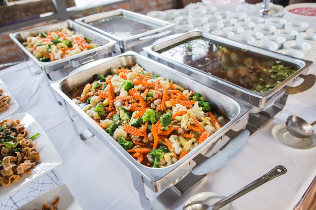 Muitos tipos de comida tailandesa em festa