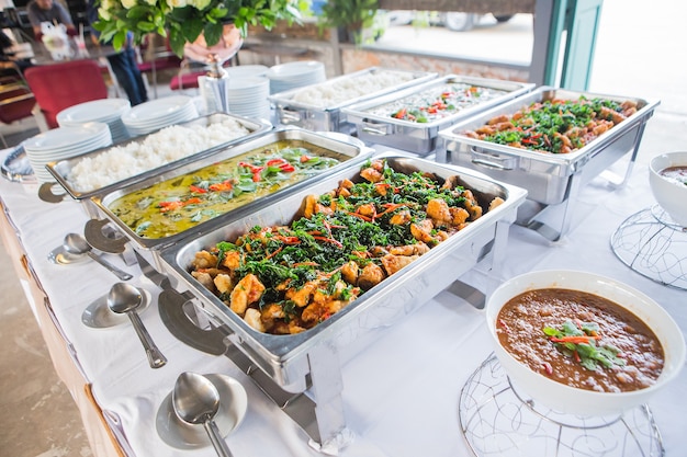 Muitos tipos de comida tailandesa em festa