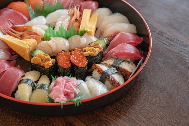 Muitos tipos de sushi