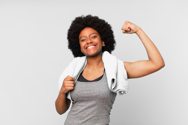 Mujer afro negra fitness