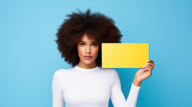 Mujer afroamericana feliz sosteniendo un cartel blanco en sus manos IA generativa