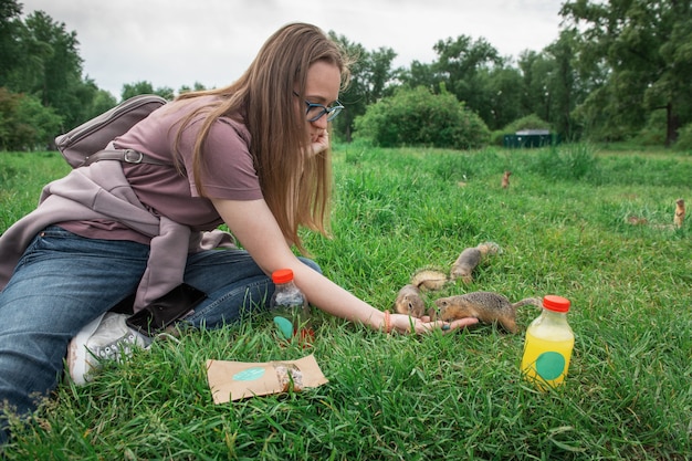 Mujer, alimentación, gopher