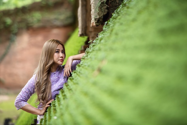 Mujer asiática con cultura tradicional tailandesa estilo lanna, estilo vintage, chaingmai Tailandia