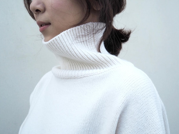 mujer asiática, llevando, invierno, knitwear