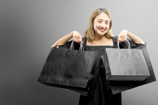 Foto mujer asiática, proceso de llevar, un, bolsa de compras