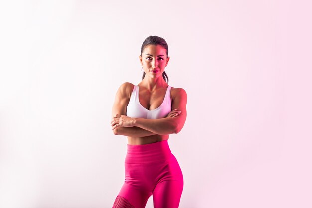 Foto mujer atlética con entrenamiento de ropa deportiva fitness