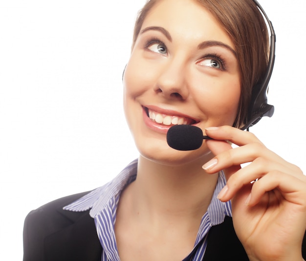 Mujer atractiva sonriente con auriculares