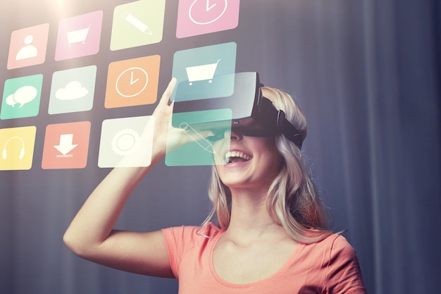 mujer en auriculares de realidad virtual o gafas 3D