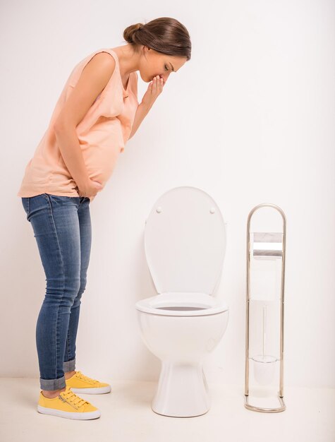 Foto una mujer en el baño.